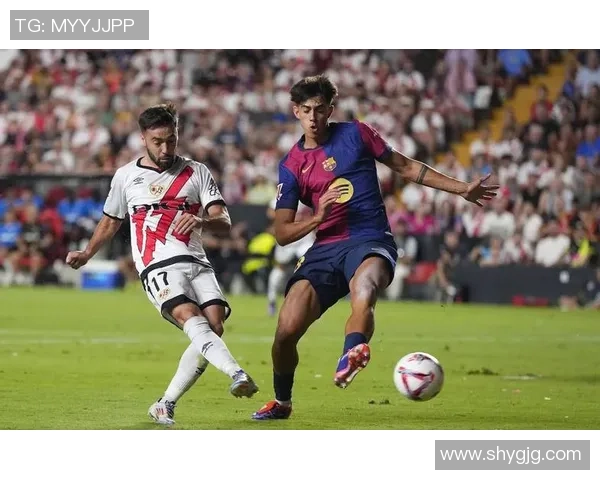 八位顶级足球球星完整名单及其职业生涯精彩瞬间回顾