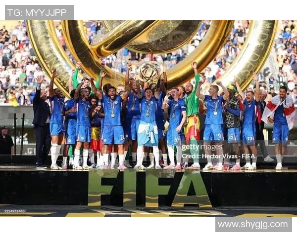 足球传奇告别赛场 央视聚焦球星退役背后的故事与荣耀