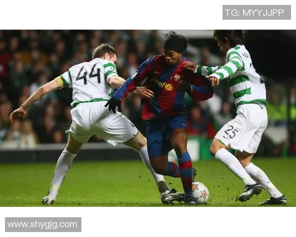 足球球星独特表情集：从喜悦到愤怒展现不同情绪瞬间